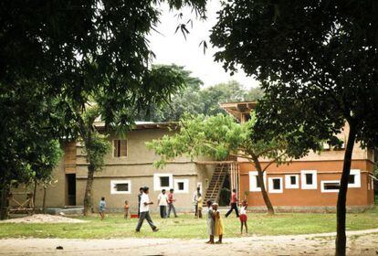 DESI, escola para eletricistas em Rudrapur (Bangladesh), de Anna Heringer.