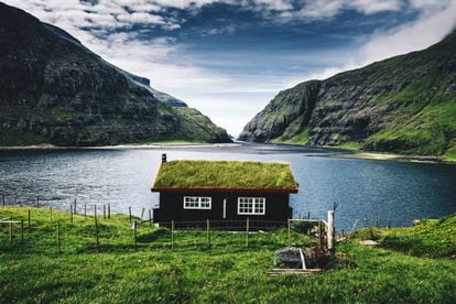 Uma casa em Saksun, localidade de Streymoy, uma das ilhas Faroe.