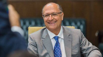O governador de São Paulo, Geraldo Alckmin (PSDB), em evento com vereadores.