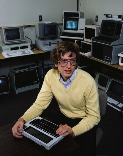 Bill Gates (1955, EUA) tinha 21 anos quando fundou, com Paul Allen, a Microsoft. A empresa de software, que surgiu em 1975, transformou Gates no homem mais rico do mundo, com uma fortuna de 82,6 bilhões de dólares (256 bilhões de reais). Dinheiro que, em grande parte, doa para o desenvolvimento de países africanos.