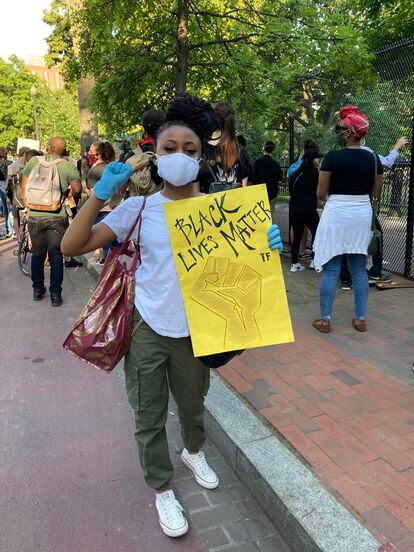 A estudante Jasmine Washington se manifesta em Washington D.C.