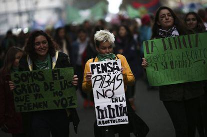 Manifestantes a favor do aborto legal em Buenos Aires, em 4 de junho.