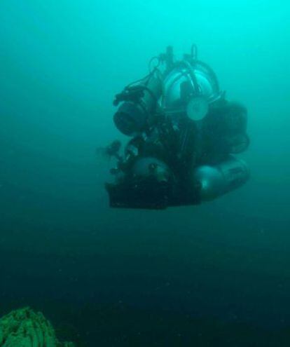 Um dos robôs submarinos usados no lago.
