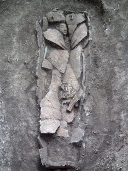 Sarcófago encontrado perto de Nazaré.