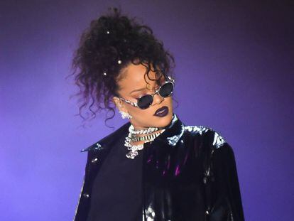 A cantora Rihanna, em um show na Inglaterra no dia 21. 