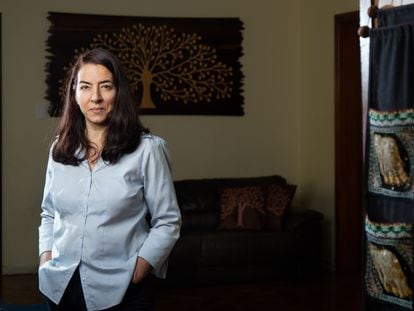 Lorena Barberia, professora da USP, pesquisadora da FGV e coordenadora científica da Rede de Pesquisa Solidária, em sua casa em São Paulo.