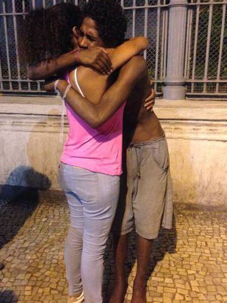 O reencontro de Victor com sua sua mãe, no Rio.