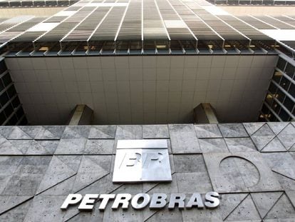 STF manda Petrobras abastecer navios iranianos parados no Brasil