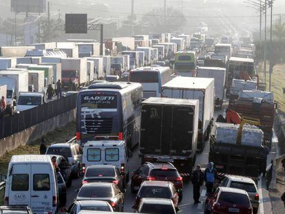 Engarrafamento provocado pelos caminhoneiros em São Paulo.