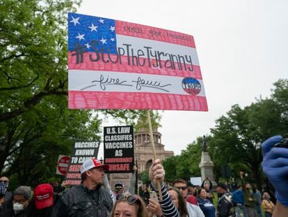 Cartaz diz ‘Parem com a tirania’ na manifestação de sábado em Austin contra o confinamento.


18/04/2020 ONLY FOR USE IN SPAIN