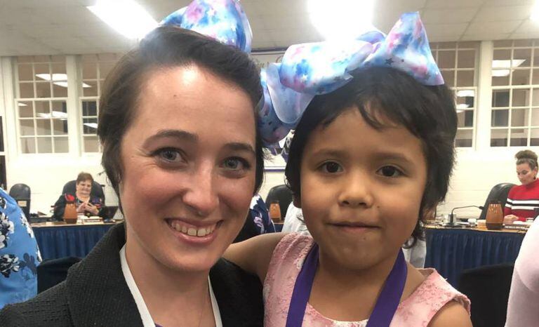 A professora Shannon Grimm e sua aluna Priscilla Perez.