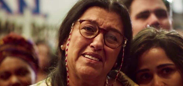 A atriz Regina Casé, em cena de 'Amor de mãe'.