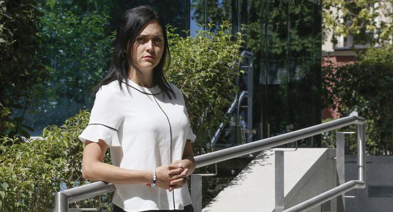 Rosaura Valentini em frente à sede da Audiência Nacional espanhola, em Madri.