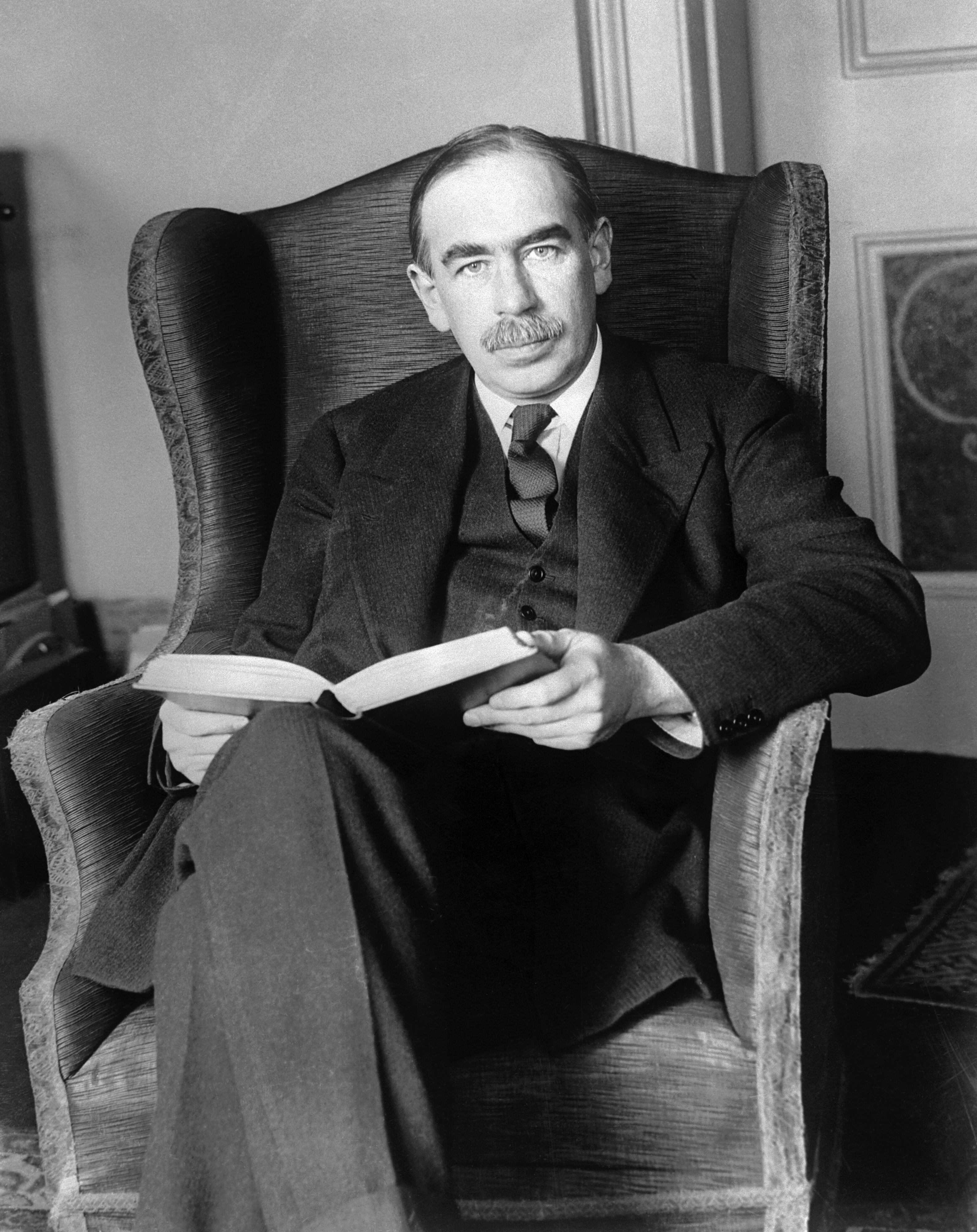 John Maynard Keynes em sua casa em Londres em 1º de janeiro de 1929. 