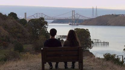 Dylan Minnette e Katherine Langford na série de Netflix 'Thirteen Reasons Why'.
