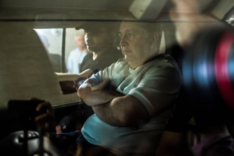 Garotinho é conduzido à sede da PF.