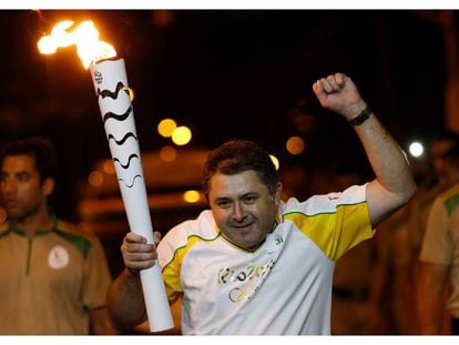 Agnaldo, garçom símbolo de Copacabana e condutor da tocha olímpica