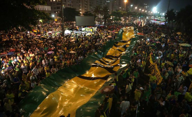Centenas de pessoas participaram do protesto no Rio de Janeiro.