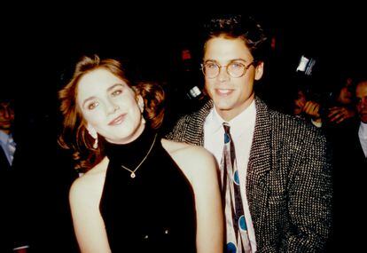 Rob Lowe com sua então namorada, Melissa Gilbert, que viveu Laura Ingalls em ‘Os Pioneiros’, em outubro de 1987, em Los Angeles. 