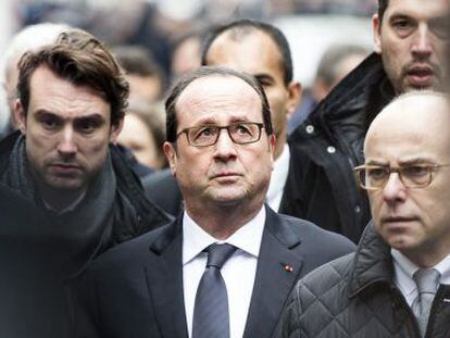 Presidente francês, François Hollande, chega à redação da "Charlie Hebdo".