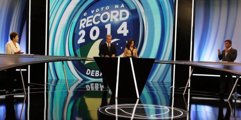 Dilma e Aécio debatem na Record, neste domingo.