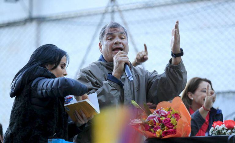 O ex-presidente equatoriano Rafael Correa durante um comício.