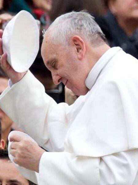 O papa Francisco na praça de São Pedro.