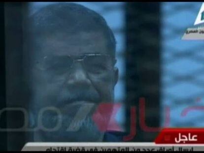 Um tribunal egípcio condenou a morte ao ex-presidente islamista Morsi.
