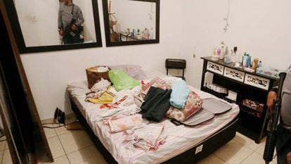 Operação policial na casa onde a menina de 12 anos foi estuprada no Rio.