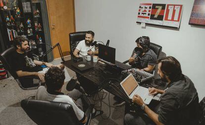 Equipe do 45 minutos grava podcast em Recife.