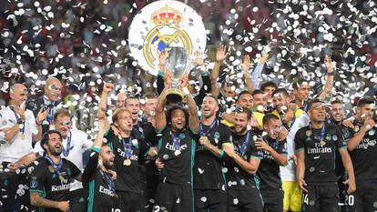 Real Madrid leva a taça pelo segundo ano consecutivo.