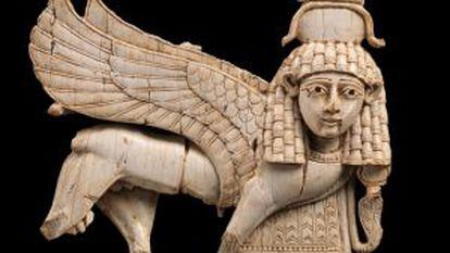 Esfinge neoassíria de marfim exposta no Metropolitan como parte da mostra ‘Da Assíria à Ibéria no Alvorecer da Era Clássica’