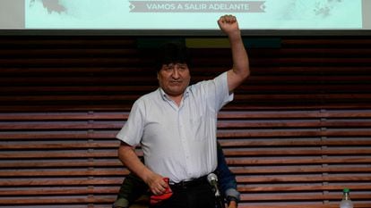 Evo Morales, ex-presidente da Bolívia, após coletiva de imprensa em Buenos Aires nesta segunda-feira, 19 de outubro.