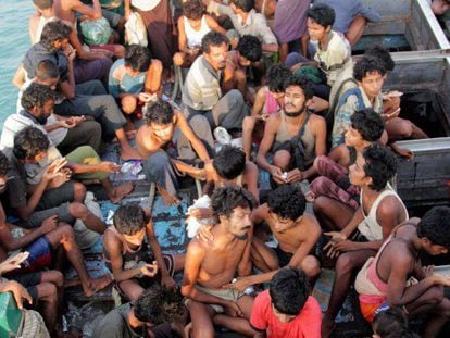 Refugiados rohingya, em águas da Indonésia