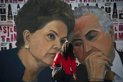 Dilma e Temer num painel na Avenida Paulista, em São Paulo.