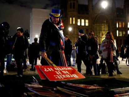 Manifestantes contrários ao Brexit nesta terça-feira em frente ao Palácio de Westminster