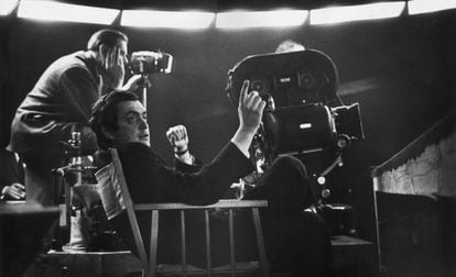 Kubrick, durante a filmagem de ‘Dr. Fantástico', em 1964.