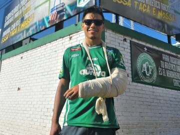 Leonardo foi ao jogo da Libertadores com o braço quebrado.