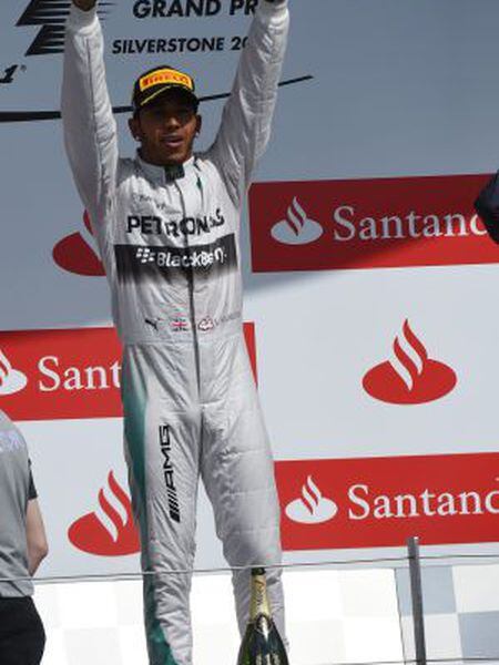 Hamilton celebra a vitória no GP da Grã-Bretanha.