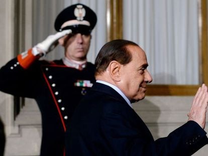 O ex-primeiro-ministro Berlusconi deixa o Quirinal neste sábado.