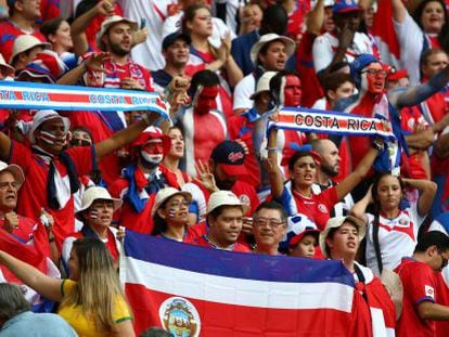 Os torcedores da Costa Rica na partida contra a Holanda.