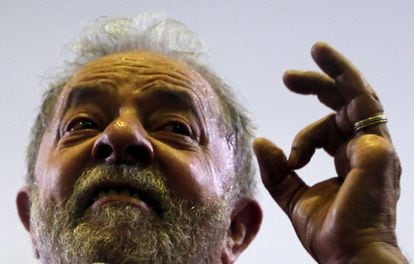 Lula fala a apoiadores no dia 4 de maio.