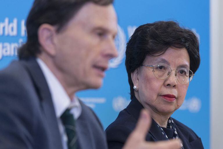 A diretora-geral da Organização Mundial da Saúde (OMS), Margaret Chan, e o presidente do Comitê de Emergências, David Heymann, em Genebra, no dia 8 de março.