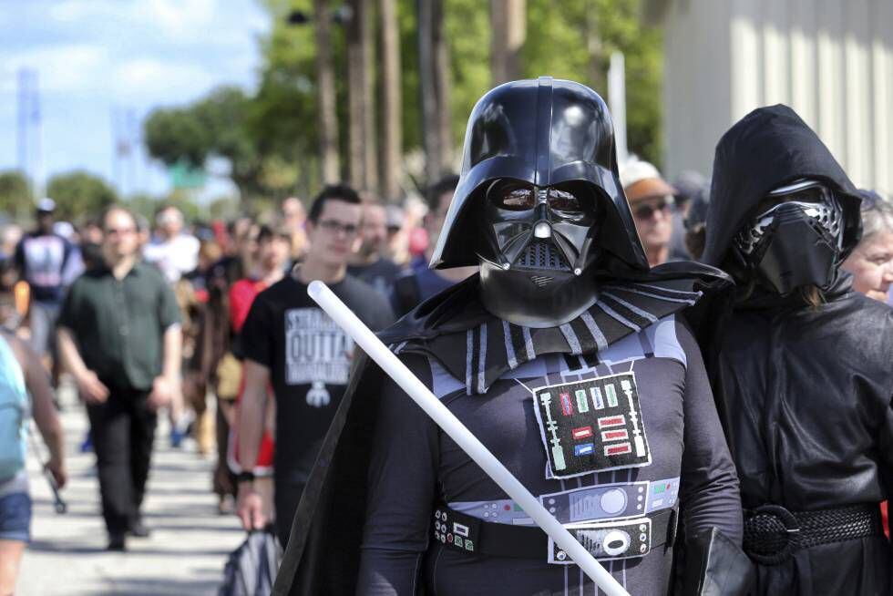 Fãs de ‘Guerra nas Estrelas’ chegam para a Star Wars Celebration 2017, em Orlando.