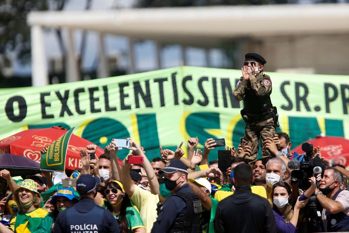 Quando uma pessoa nasce no Brasil, vive nos Estados Unidos e morre