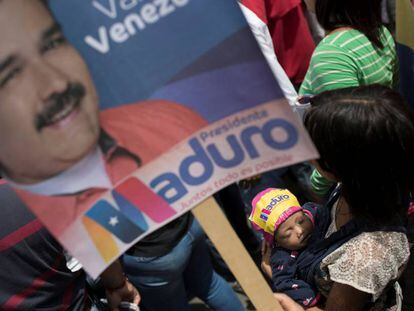 Cartaz de Maduro num comício em Caracas.