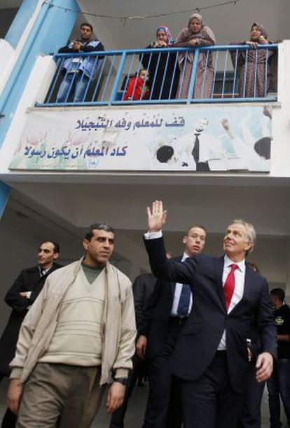 Blair em uma escola de Gaza, em fevereiro.
