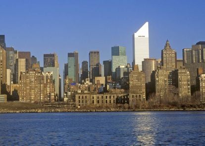 Reconhecível por sua silhueta branca no ‘skyline’ de Manhattan, o edifício Citicorp esconde uma das histórias mais truculentas do urbanismo norte-americano.