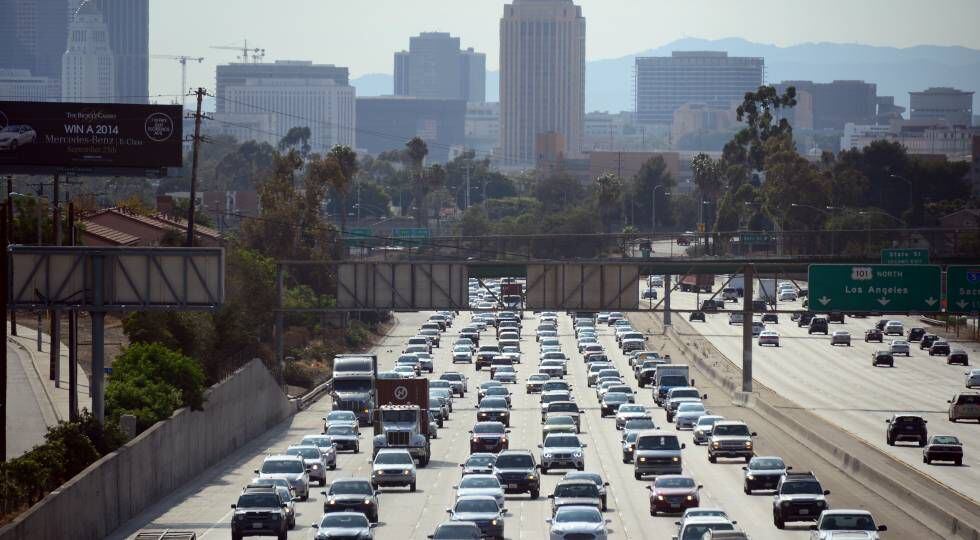 Congestionamento na saída de Los Angeles.