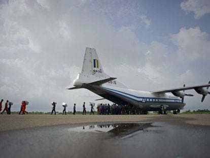 Foto de aeronave de transporte da Força Aérea de Myanmar semelhante a que desapareceu.